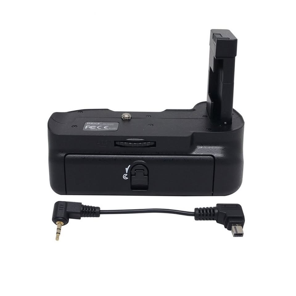 Meike Battery Grip for Nikon D3300 D4300 & D5300